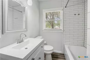 960 E Mountain St, Seguin, TX 78155 - Photo 20