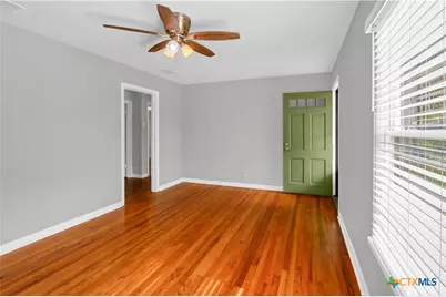 960 E Mountain Street, Seguin, TX 78155 - Photo 14