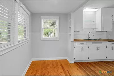 960 E Mountain Street, Seguin, TX 78155 - Photo 10