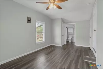 960 E Mountain Street, Seguin, TX 78155 - Photo 22