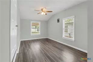 960 E Mountain St, Seguin, TX 78155 - Photo 24