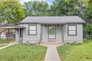 960 E Mountain St, Seguin, TX 78155 - Photo 4