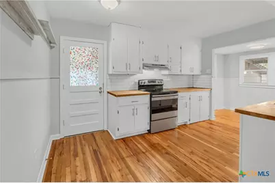 960 E Mountain Street, Seguin, TX 78155 - Photo 4