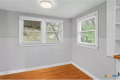 960 E Mountain Street, Seguin, TX 78155 - Photo 12