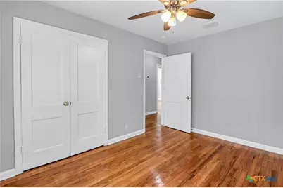 960 E Mountain Street, Seguin, TX 78155 - Photo 20