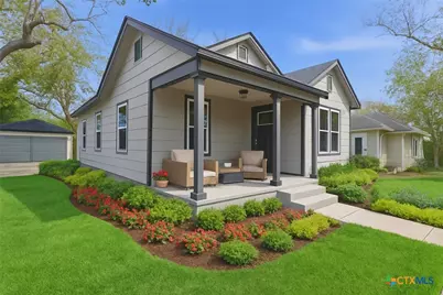 406 Hubbard Street, Yoakum, TX 77995 - Photo 1