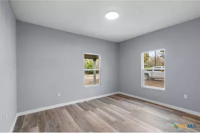 406 Hubbard Street, Yoakum, TX 77995 - Photo 22