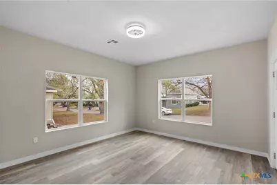 406 Hubbard Street, Yoakum, TX 77995 - Photo 8