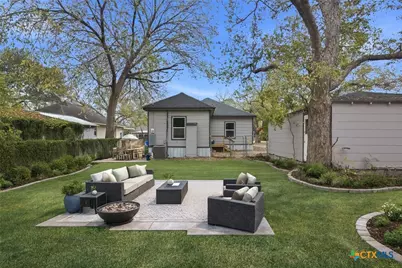 406 Hubbard Street, Yoakum, TX 77995 - Photo 32