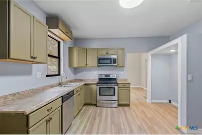 406 Hubbard Street, Yoakum, TX 77995 - Photo 16