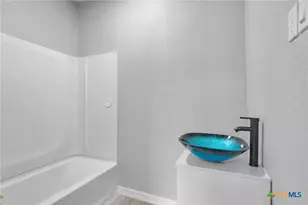 406 Hubbard St, Yoakum, TX 77995 - Photo 26