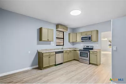 406 Hubbard Street, Yoakum, TX 77995 - Photo 18