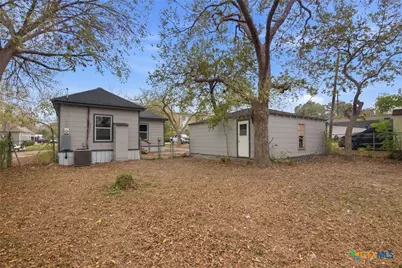 406 Hubbard Street, Yoakum, TX 77995 - Photo 34