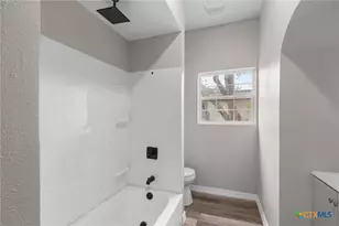 406 Hubbard St, Yoakum, TX 77995 - Photo 20