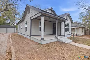 406 Hubbard St, Yoakum, TX 77995 - Photo 2