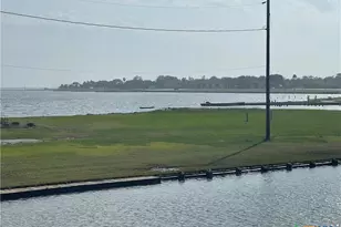 219 Bayshore Dr, Palacios, TX 77465 - Photo 8