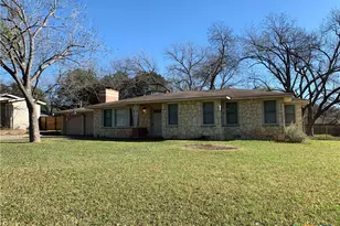 564 Laurel Ln, New Braunfels, TX 78130 - Photo 1