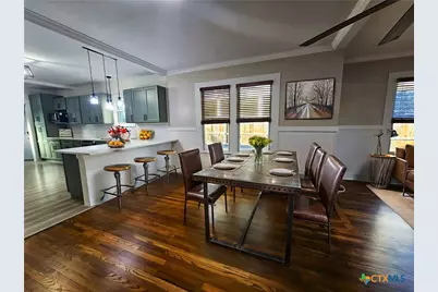 624 S Austin Street, Seguin, TX 78155 - Photo 4