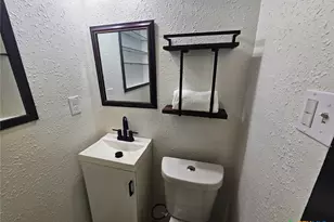 624 S Austin St, Seguin, TX 78155 - Photo 24