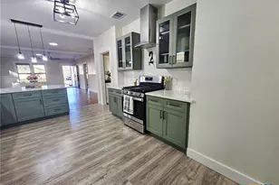 624 S Austin St, Seguin, TX 78155 - Photo 14