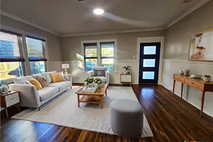 624 S Austin St, Seguin, TX 78155 - Photo 4