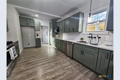 624 S Austin Street, Seguin, TX 78155 - Photo 10