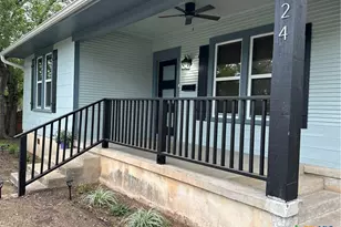 624 S Austin St, Seguin, TX 78155 - Photo 2