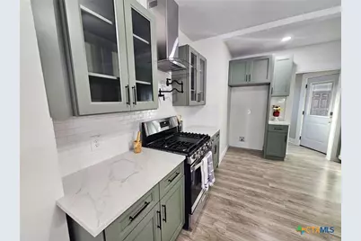 624 S Austin Street, Seguin, TX 78155 - Photo 12