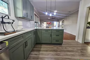 624 S Austin St, Seguin, TX 78155 - Photo 16