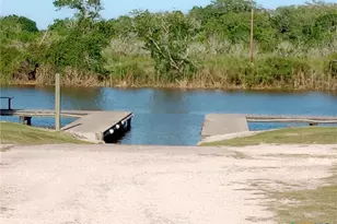 260 Oak Hollow St, Palacios, TX 77465 - Photo 38