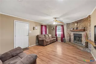 1025 Wyatt Ln, McGregor, TX 76657 - Photo 4