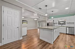 102 Rivercrest Dr, Luling, TX 78648 - Photo 4