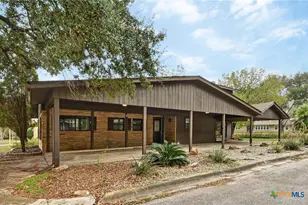 102 Rivercrest Dr, Luling, TX 78648 - Photo 2