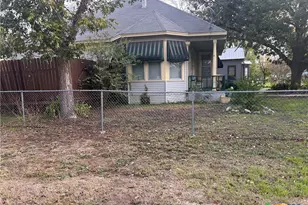 402 E Ireland, Seguin, TX 78155 - Photo 2