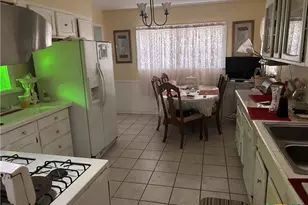 402 E Ireland, Seguin, TX 78155 - Photo 8