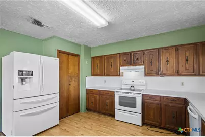 1720 Lower Mission Valley Road, Victoria, TX 77905 - Photo 8