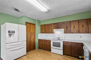 1720 Lower Mission Valley Rd, Victoria, TX 77905 - Photo 8