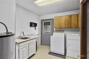 1720 Lower Mission Valley Rd, Victoria, TX 77905 - Photo 14