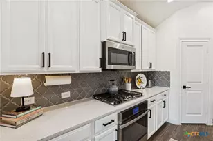 390 Nightshade Trl, New Braunfels, TX 78132 - Photo 18