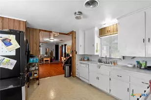 2850 Lakeview Cir, Beaumont, TX 77703 - Photo 12