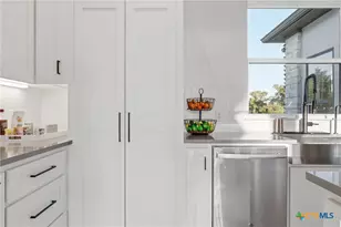 5721 Dry Comal Dr, New Braunfels, TX 78132 - Photo 16