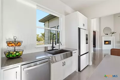 5721 Dry Comal Drive, New Braunfels, TX 78132 - Photo 14