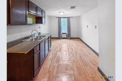 120 W Avenue J, Belton, TX 76513 - Photo 8