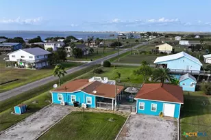 8 Mesquite St, Palacios, TX 77465 - Photo 2