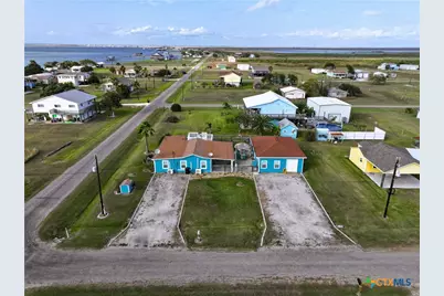 8 Mesquite Street, Palacios, TX 77465 - Photo 4