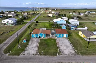 8 Mesquite St, Palacios, TX 77465 - Photo 4