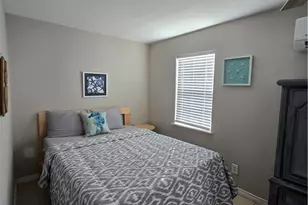 8 Mesquite St, Palacios, TX 77465 - Photo 12