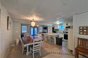 8 Mesquite St, Palacios, TX 77465 - Photo 10