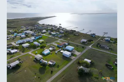 8 Mesquite Street, Palacios, TX 77465 - Photo 6