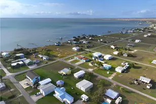 8 Mesquite St, Palacios, TX 77465 - Photo 8